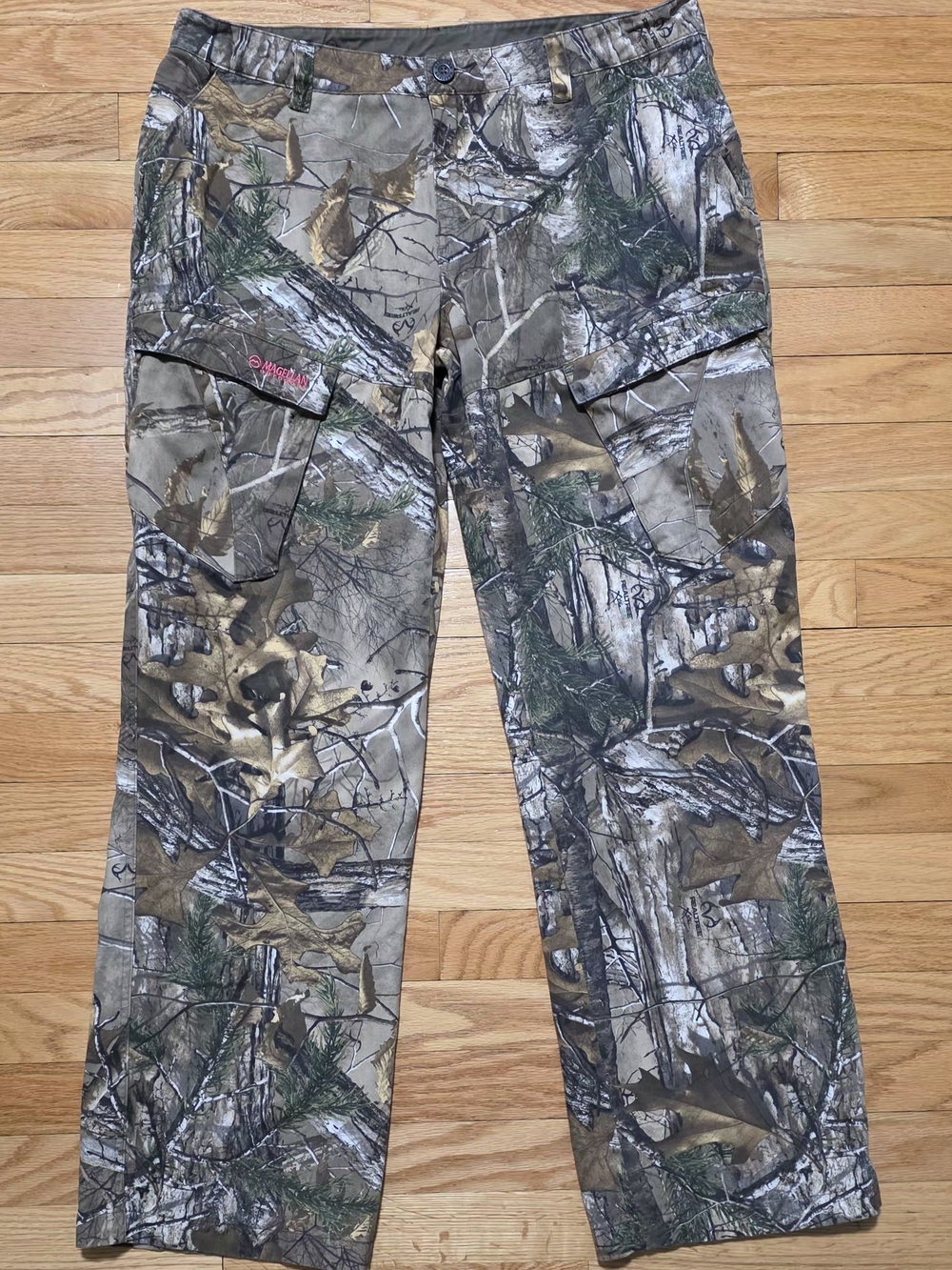 Magellan Women's L 12-14 Camo Cargo Hunting Pants - Realtree w/ Pink Accents